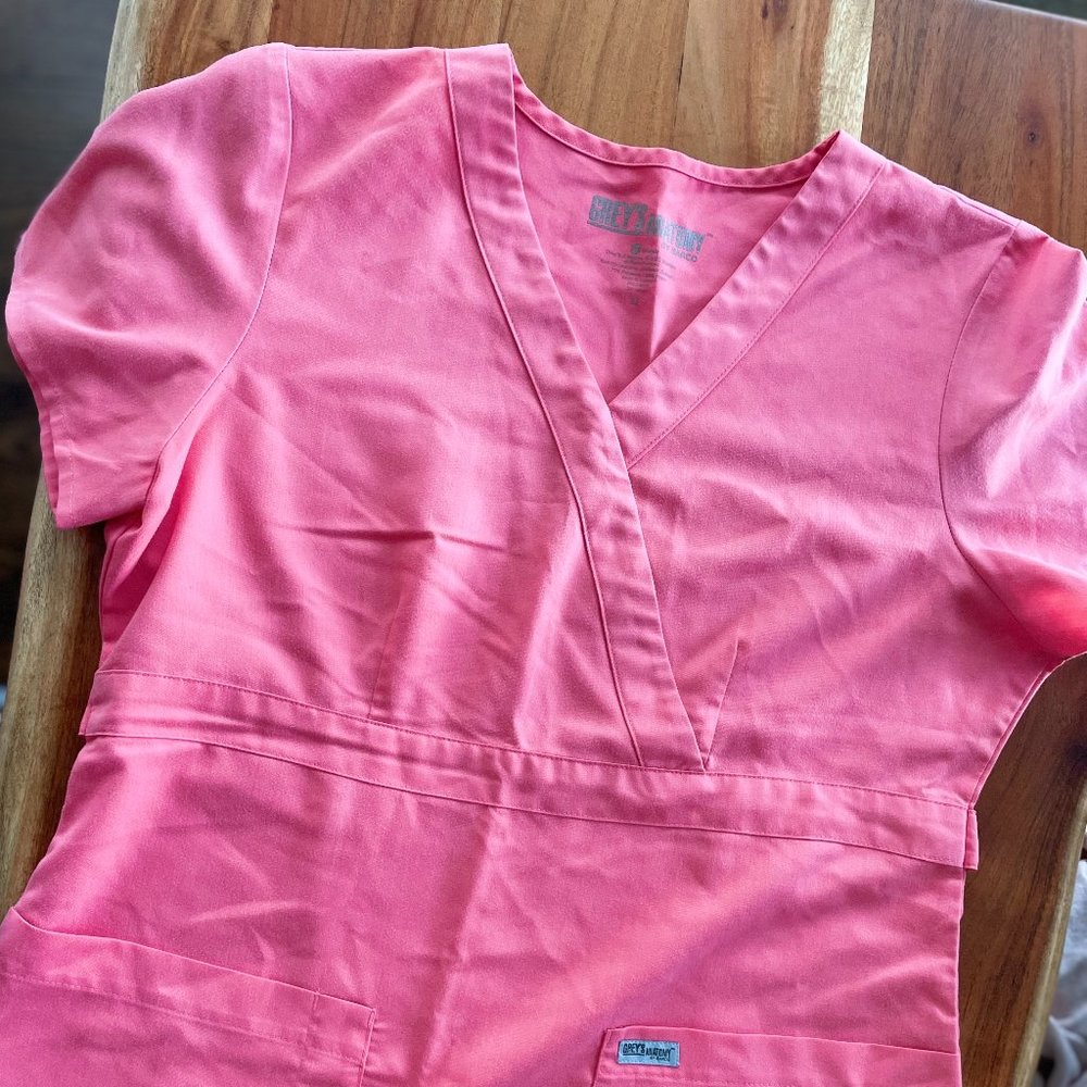 Grey's Anatomy™ by Barco Women's Riley Scrub Set in Salmon Pink Size M